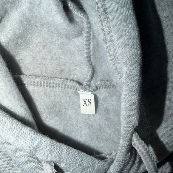 Bundle of 6 sweaters and hoodies - Picture 6 of 6